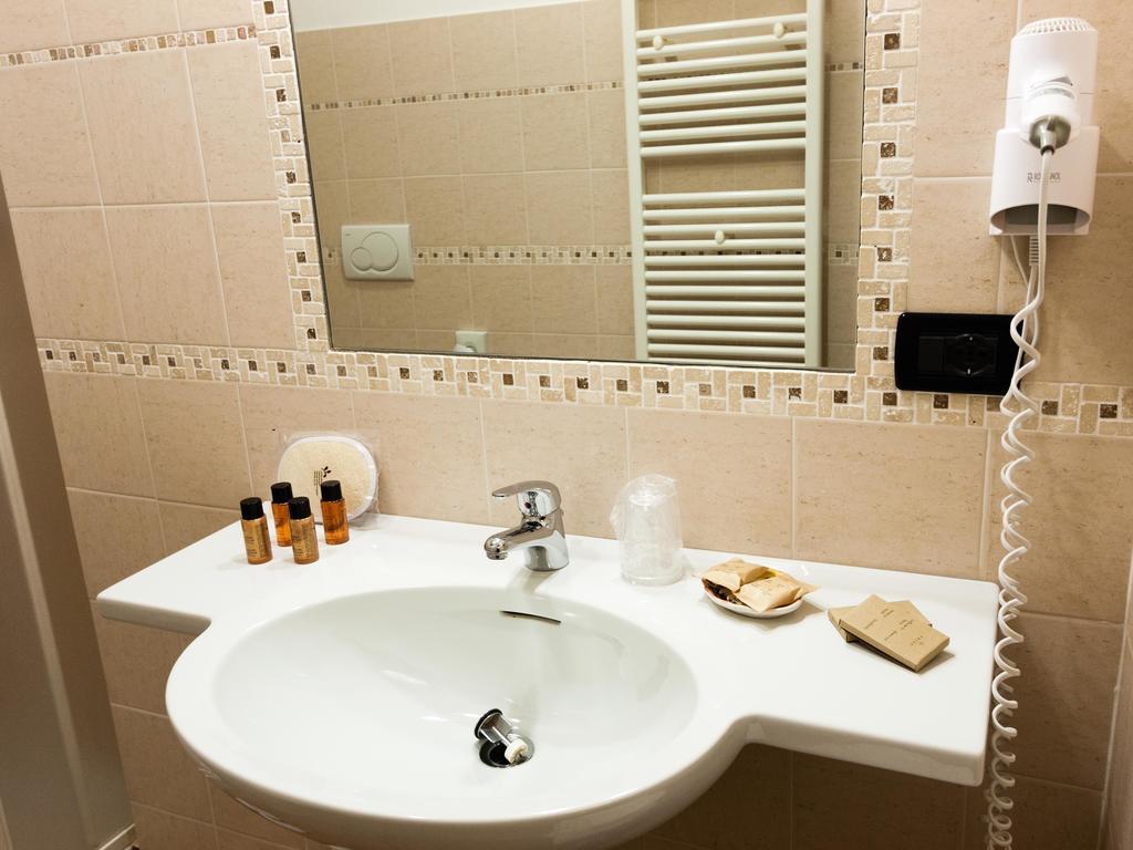 Locanda Del Parco Hotel Colledara Cameră foto